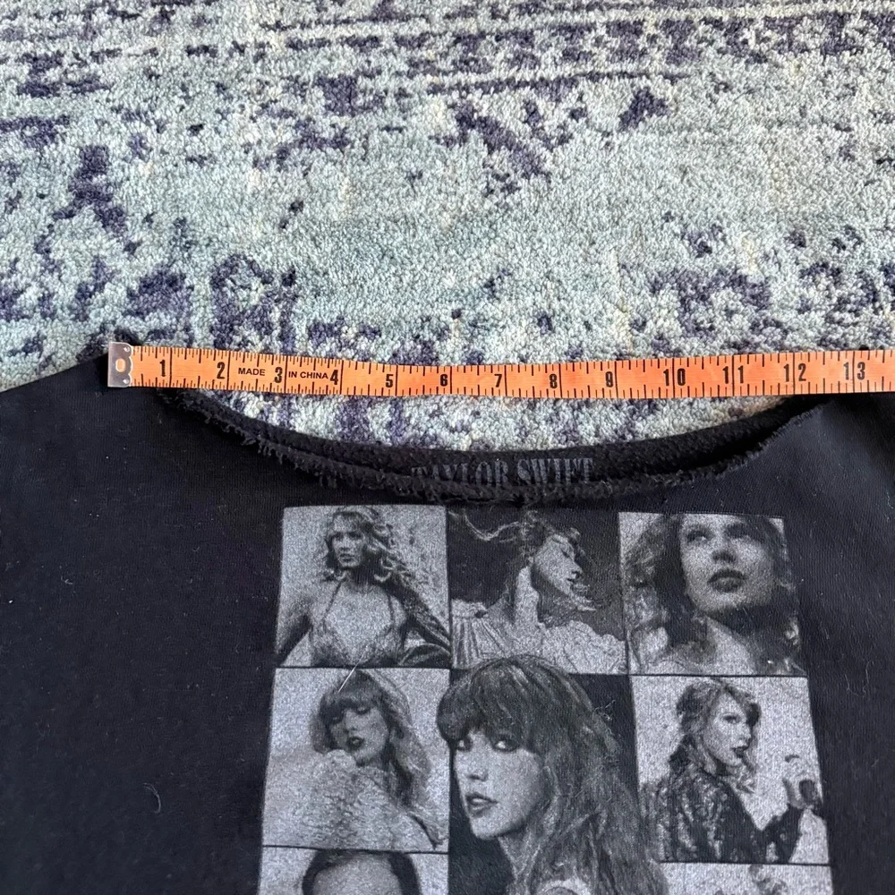 Taylor Swift The Eras Tour Self Cut Black Concert Crewneck Pullover Size Small - Picture 8 of 9